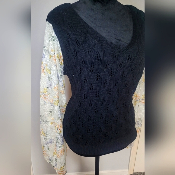 POL Mixed Media Floral Sleeve Black  Top. Size S. NWOT - Picture 1 of 8